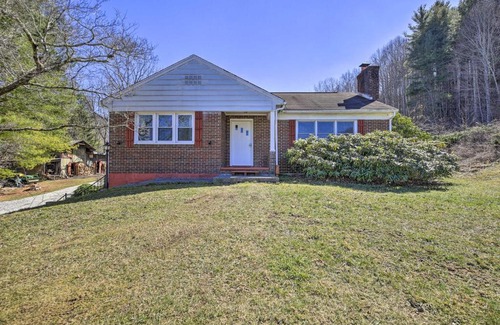 Atkins House | Idyllic Creekside Retreat with Child-Friendly Amenities