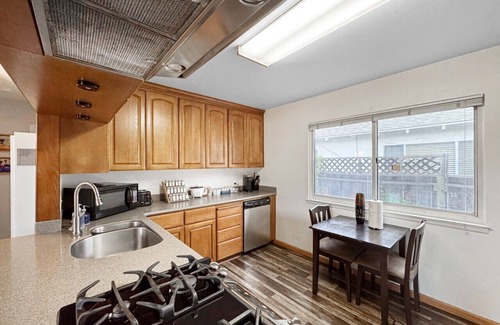 Mountain View House | Charming Two-Bedroom Retreat with Breakfast & Family Amenities