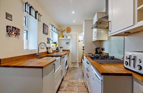 Chipping Norton Cottage | Pet-Friendly Tukes Cottage: Cozy Escape in Cotswolds