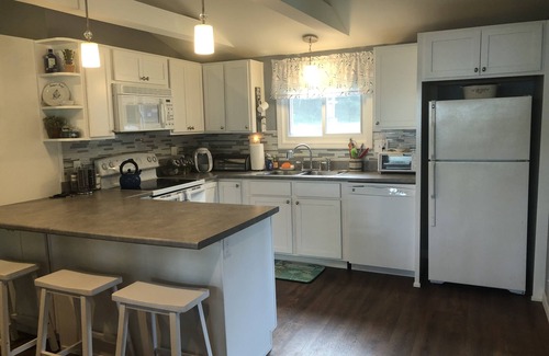 Dunbarton Cottage | Charming Dunbarton Waterfront Cottage with Ocean Views