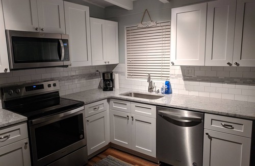 Tranquil Harbour Cottage | Cozy Duplex Cottage with Ocean View - Perfect for Families