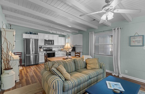 Tranquil Harbour Cottage | Cozy Duplex Cottage with Ocean View - Perfect for Families