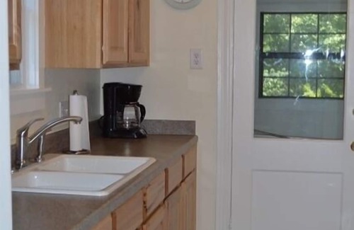 Knox - Henderson Apartment | Delightful Duplex Near Lower Greenville with Spa & Pool