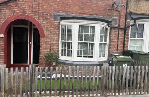 Thurlow Park House | Charming Edwardian Cottage: Family-Friendly Retreat