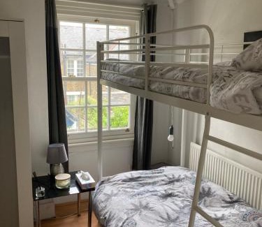 Thurlow Park House | Charming Edwardian Cottage: Family-Friendly Retreat