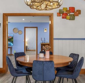 Bendigo House | Quaint Garden Oasis with Free Parking