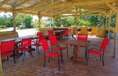 Marathon Cottage | Idyllic Cottage Retreat on a Private Island with Pool & Kayaks