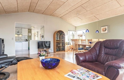 Vejlby Fed House | Cozy Holiday Home in Middelfart with Nearby Beach Access