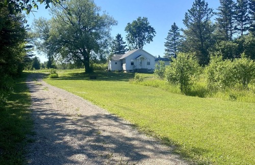 Rapid River House | Charming Retreat in Prime Location with Pool and Breakfast