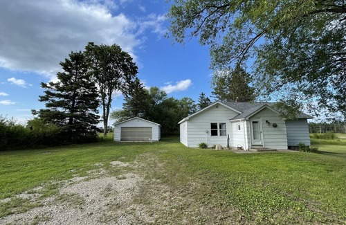 Rapid River House | Charming Retreat in Prime Location with Pool and Breakfast