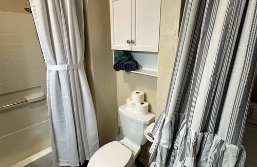 Kalifornsky House | Charming Retreat by the Kenai River with Pool & Kitchen