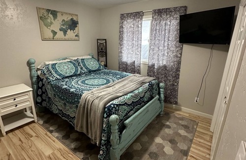 Kalifornsky House | Charming Retreat by the Kenai River with Pool & Kitchen