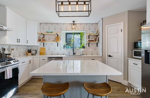 Round Rock House | Quaint Home w/Cowboy Pool, Fire Pit + Farmhouse Kitchen Near Round Rock Donuts