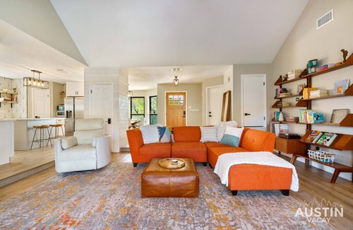 Round Rock House | Quaint Home w/Cowboy Pool, Fire Pit + Farmhouse Kitchen Near Round Rock Donuts