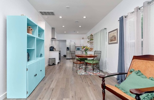 Georgetown House | Inviting Cottage Steps from Georgetown Square with Breakfast