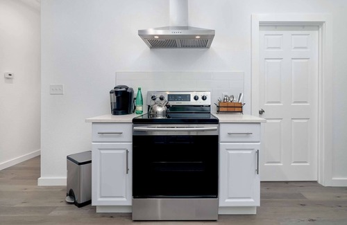 Georgetown House | Inviting Cottage Steps from Georgetown Square with Breakfast