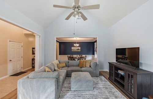 Harvest House | Charming Cottage Retreat in Harvest, Alabama - Rated 10/10