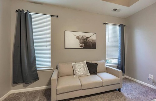 Harvest House | Charming Cottage Retreat in Harvest, Alabama - Rated 10/10
