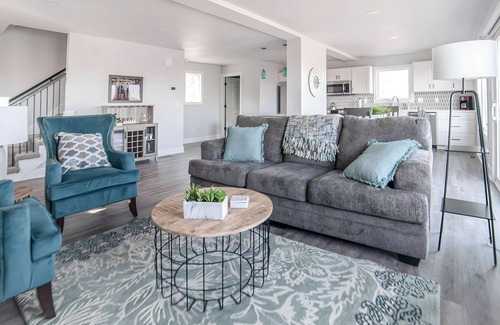 Atchison House | Scenic River House with Breakfast and Family-Friendly Amenities