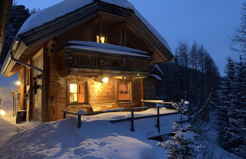 Turracher Hohe Ski Chalet | Cozy Hut with Pool & Sauna in Premier Ski Area - Rated 9.8