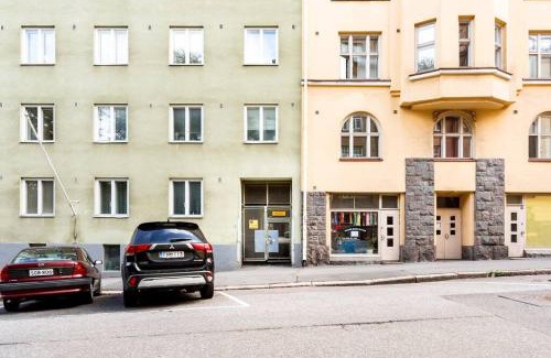 Alppiharju Apartment | Charming Kallio Hideaway: Top-Rated Family-Friendly Stay