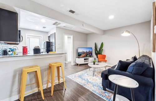 Pleasant Valley Apartment | Cozy 1BR King Bed Retreat, Steps from Downtown Fun