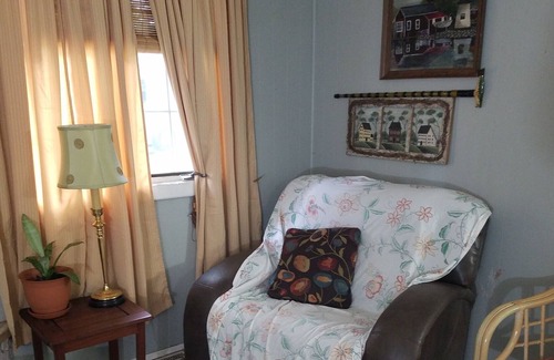 Koontz Lake House | Quaint lake house, minutes walk to beach and brew pub. Sleeps 8.