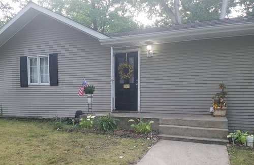 Koontz Lake House | Quaint lake house, minutes walk to beach and brew pub. Sleeps 8.