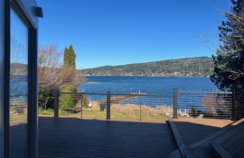 Geneva House | Charming Lakehouse Retreat at Beautiful Lake Whatcom