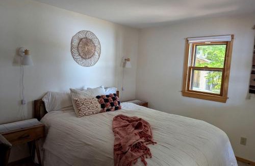 South Effingham House | Quaint Lakeside Cabin for a Peaceful Family Getaway Surrounded by Nature by Province Lake in New Hampshire