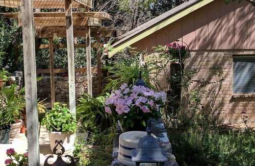 Woodlake Trails Cottage | Quaint Little Thai Cottage close to Austin & Texas Hill Country