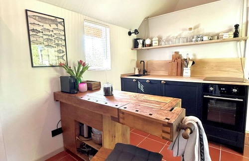 Behrensdorf Cottage | Cozy Thatched House Near Beach with Ocean View and Pool