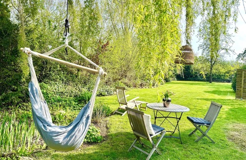 Behrensdorf Cottage | Cozy Thatched House Near Beach with Ocean View and Pool