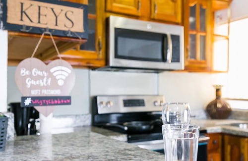 Ocho Rios Apartment | Charming Mini Mystic Studio with Pool & Pet-Friendly Perks