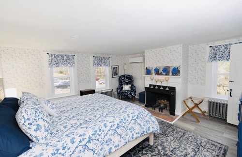 Francestown Bed & Breakfast | Top-Rated King Room 05 - Family-Friendly Accommodation