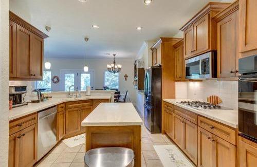 Noble House | Cozy Noble Home Near University of Oklahoma Awaits You!