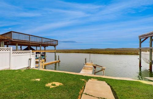 Corpus Christi Hotel | Delightful Oasis with Pool - Rated 10/10 by Guests