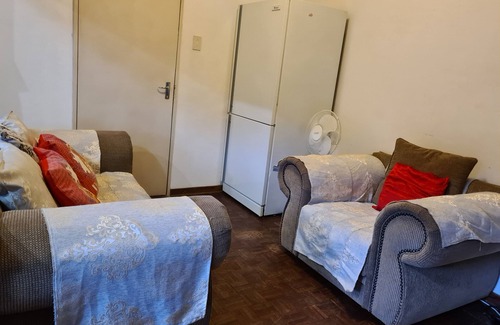 Greater Johannesburg Metropolitan Area Cottage | Cozy Cottage Retreat in Johannesburg with Family-Friendly Perks