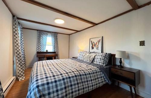 Cliffwood House | Quaint Renovated Single Family