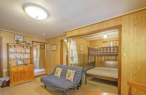 Caloote House | Pet-Friendly Quaint River Shack with Kitchen Access