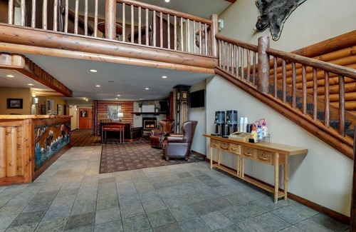 Quincy Hotel | Charming Riverside Retreat with Indoor-Outdoor Pool Access