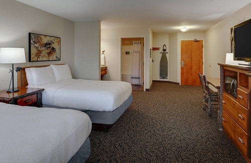 Quincy Hotel | Charming Riverside Retreat with Indoor-Outdoor Pool Access