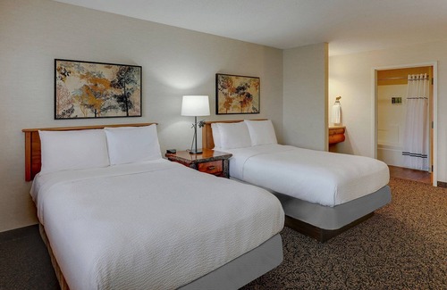 Quincy Hotel | Charming Riverside Retreat with Indoor-Outdoor Pool Access