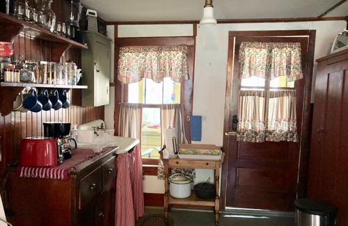 Caroga Lake Cottage | Cozy Rustic Cottage Steps from Caroga Lake with Pool