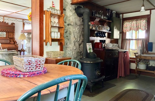 Caroga Lake Cottage | Cozy Rustic Cottage Steps from Caroga Lake with Pool