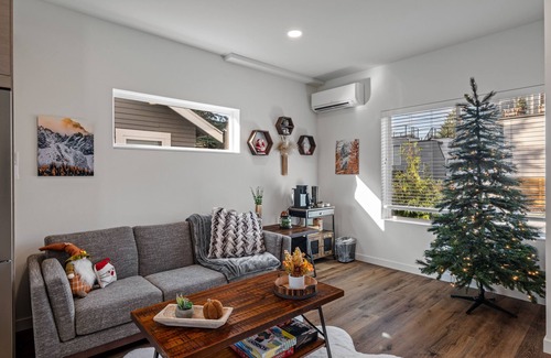 Licton Springs House | Charming Seattle Hotel: Family-Friendly Near Downtown