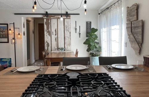 Silverton Other | Quaint Single Level Ranch with Hottub in Oregon's Garden City - Silverton