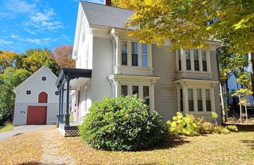 Skowhegan Apartment | Cozy Skowhegan Apartment with Fireplace and Breakfast