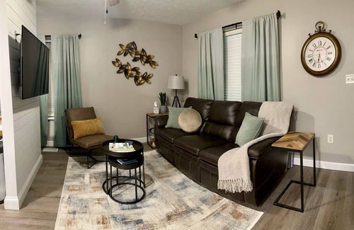 South Point Apartment | Quaint, spacious, & relaxing; come stay with us, you'll enjoy the details.