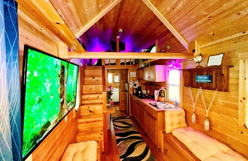Clarkdale Cabin | Charming Tiny House with Kitchen near ATL Airport & Midtown